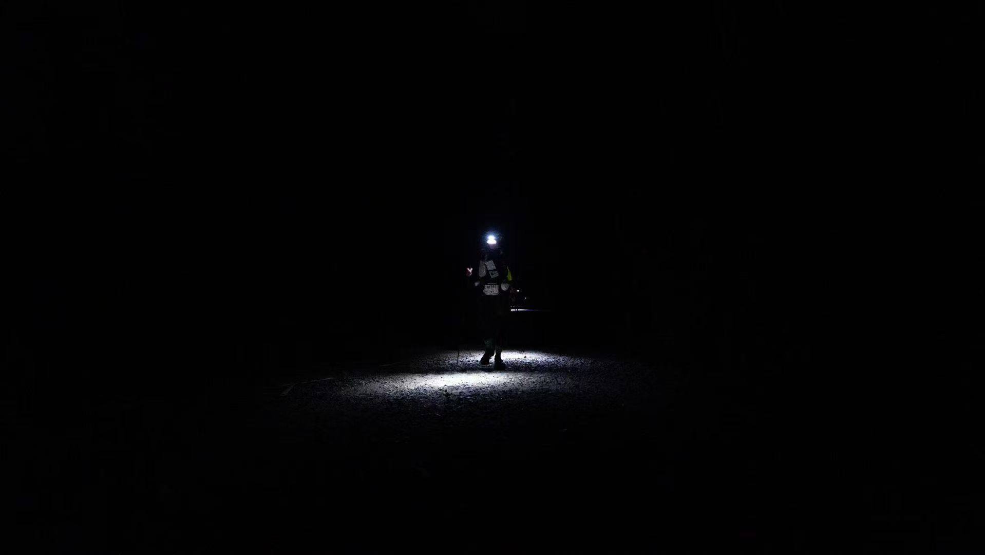 有人奔向速度，有人走向黑夜，越野跑的不同打开方式-有一UIIYII