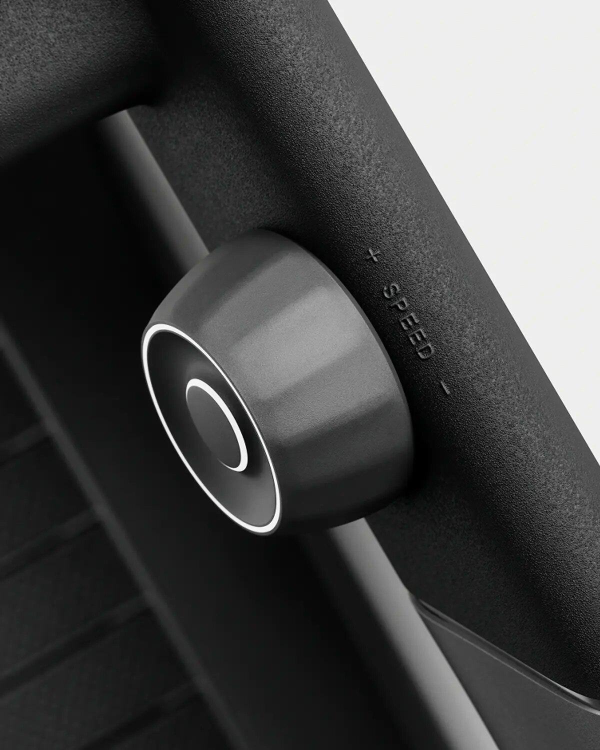 健身新品精选|Amp 壁挂式 AI 力量训练器,WHOOP Meridian 赋予腕间可穿戴设备以奢华珠宝风情-有一UIIYII
