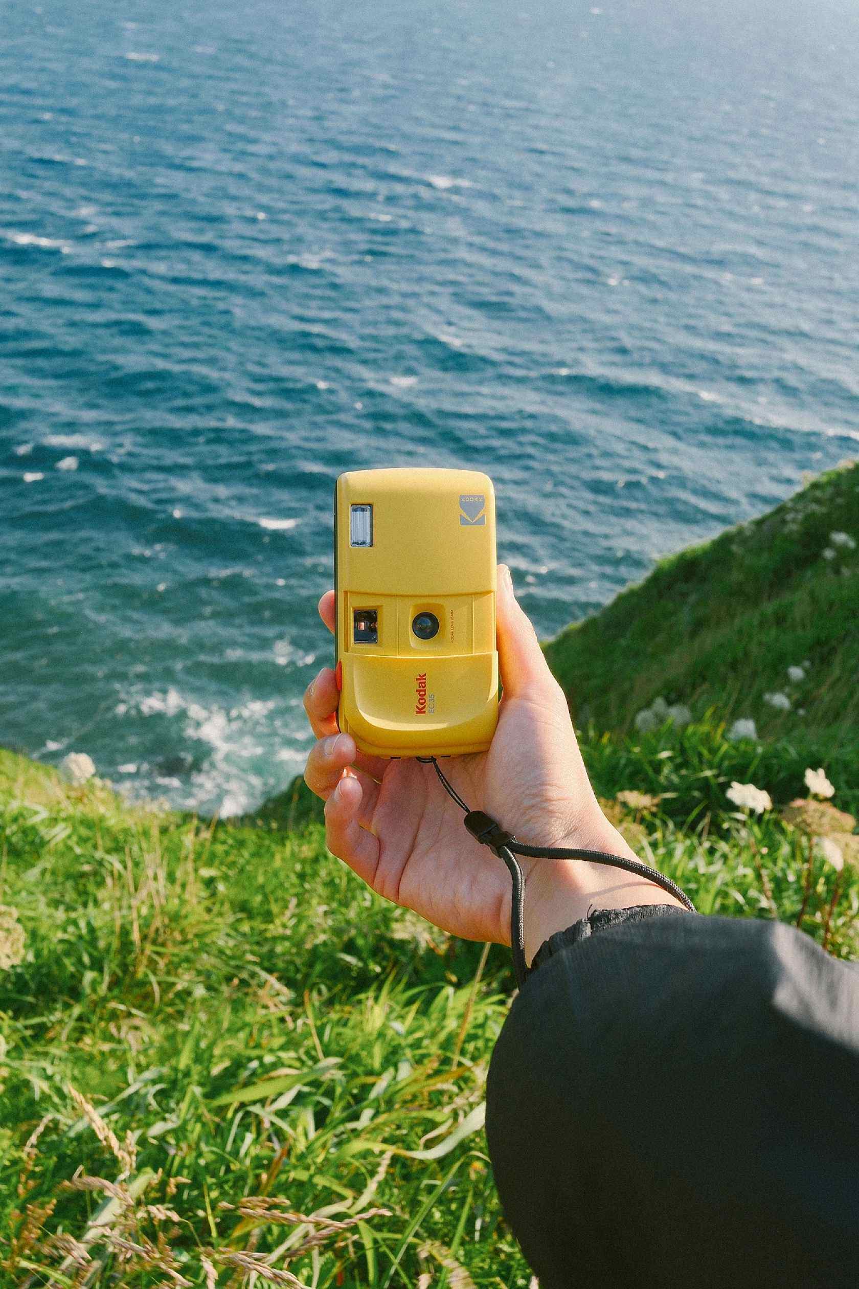 摄影新品精选|索尼全画幅旗舰款微单 Alpha 7R VI ,Insta360 Luna Ultra 将手持口袋云台相机推向新境界-有一UIIYII
