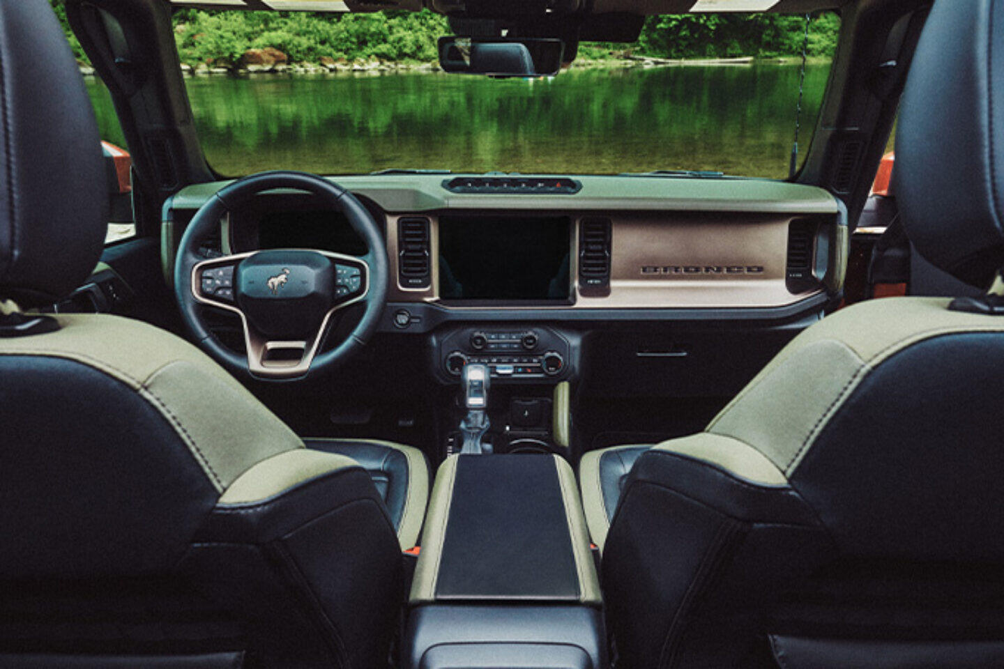 搭载 Raptor 同款 V6 发动机，2027 款 Ford x Filson Bronco SUV 登场-有一UIIYII