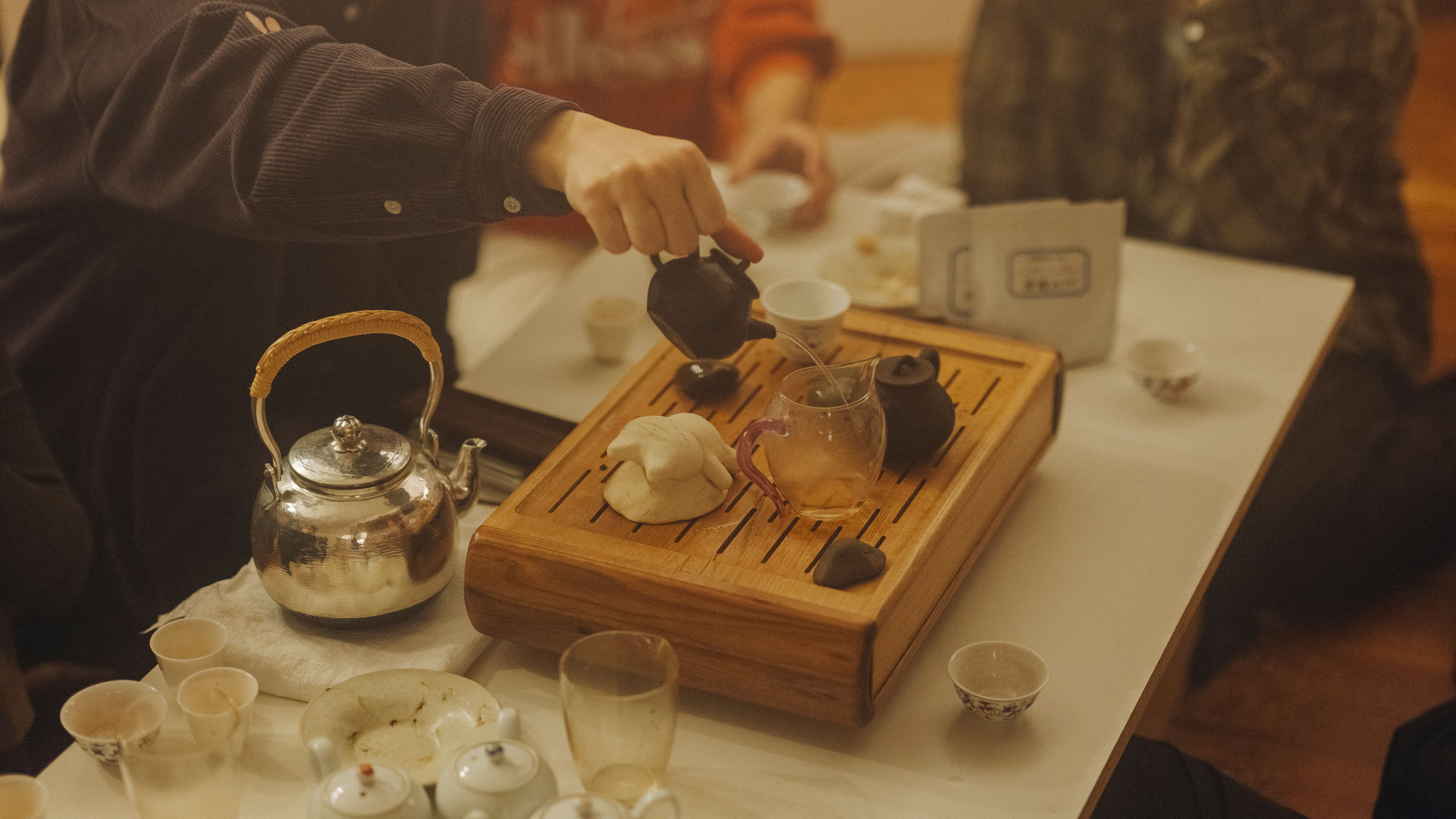 茶酔:清醒好奇无关乎酒精含量,让品鉴中国茶成为一种东京新时髦-有一UIIYII