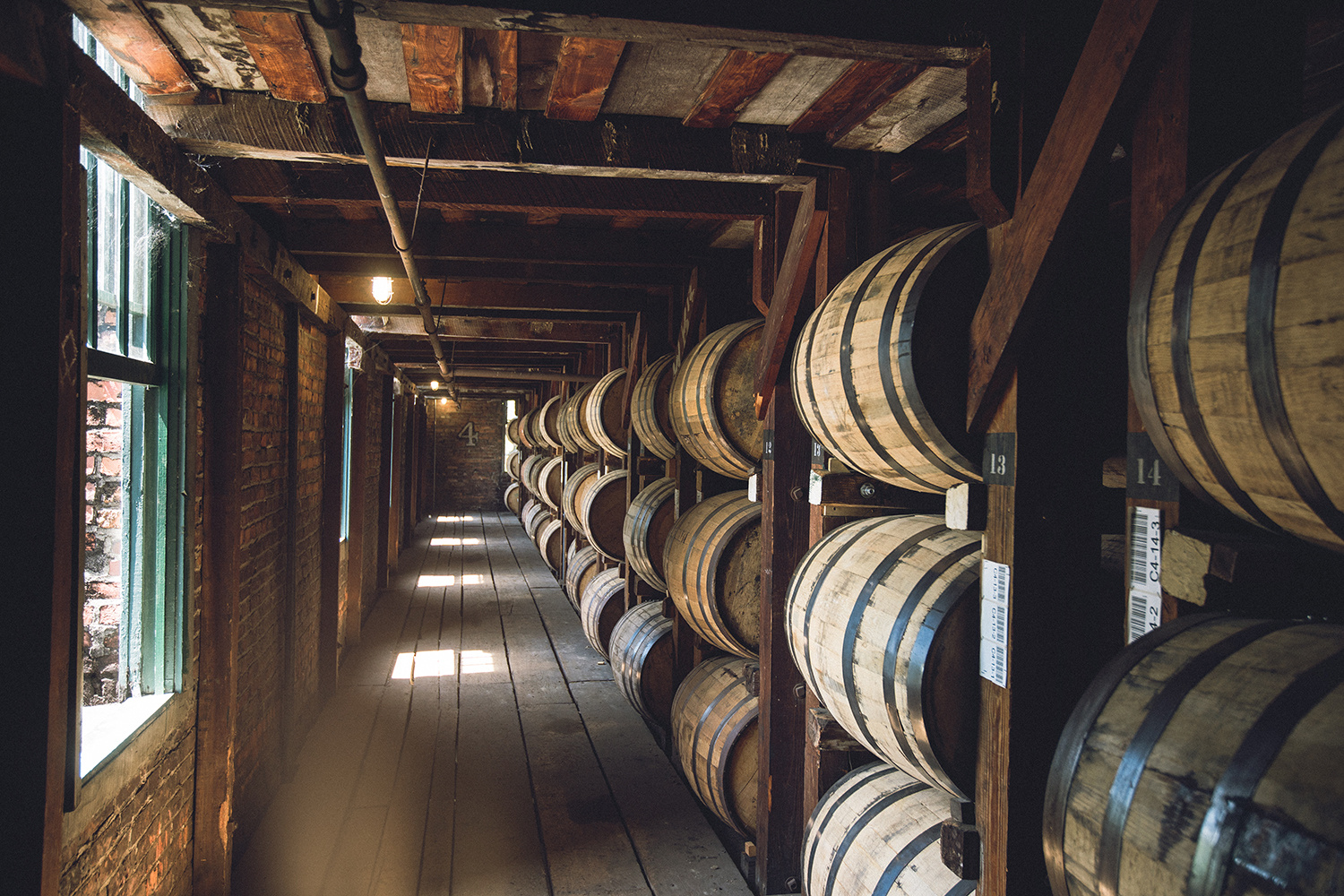 Last Drop x Buffalo Trace 推出 27 年陈酿肯塔基纯波本威士忌-有一UIIYII
