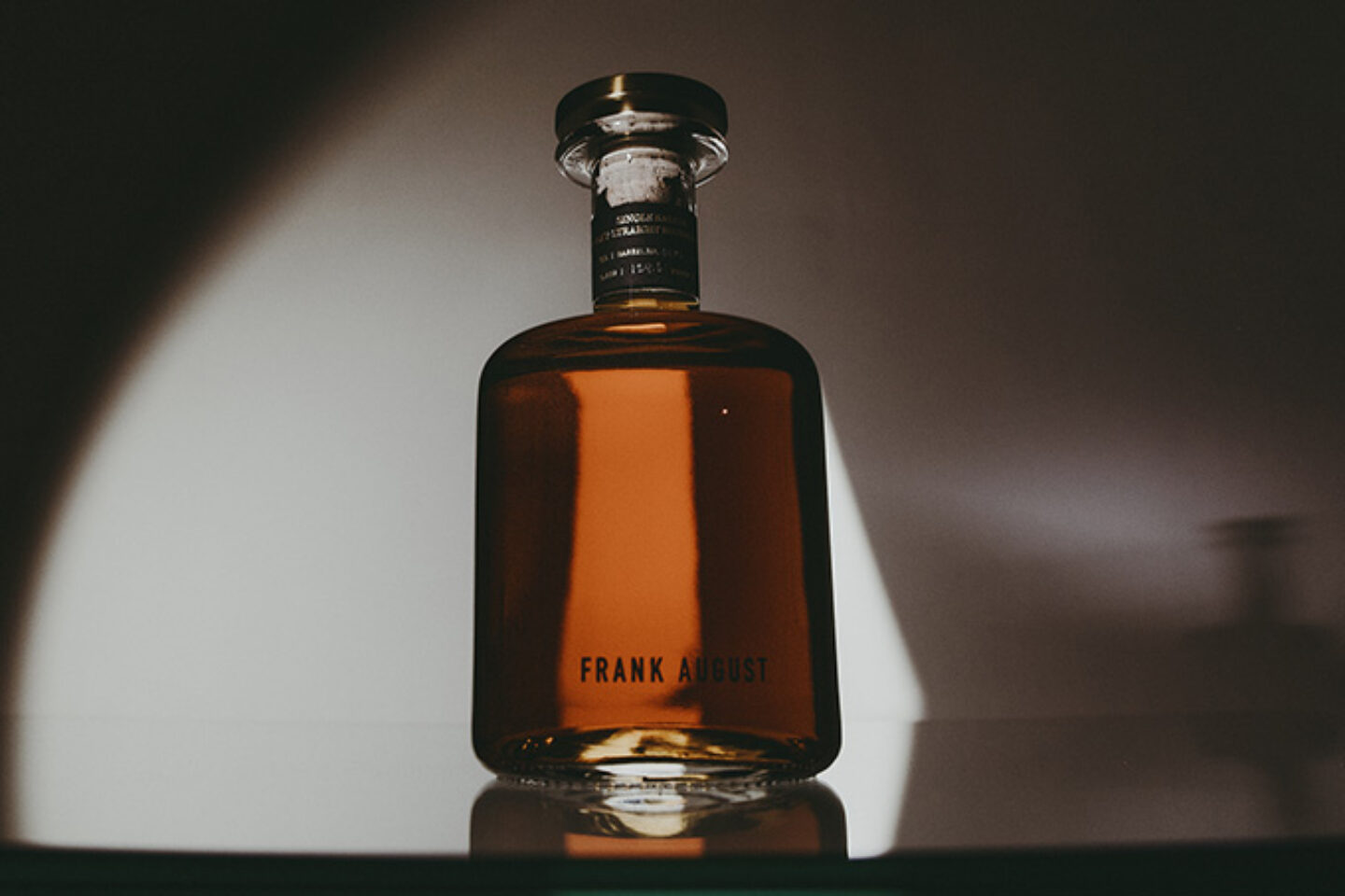 Frank August 小批量肯塔基纯波本威士忌荣获 2025 年度 IWSC 冠军-有一UIIYII