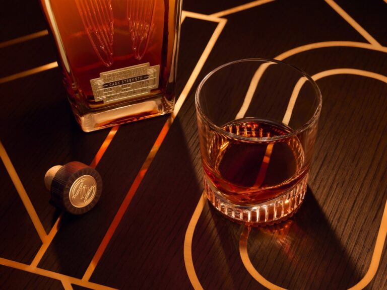 Angel's Envy 首款陈酿波本威士忌：10 Cask Strength