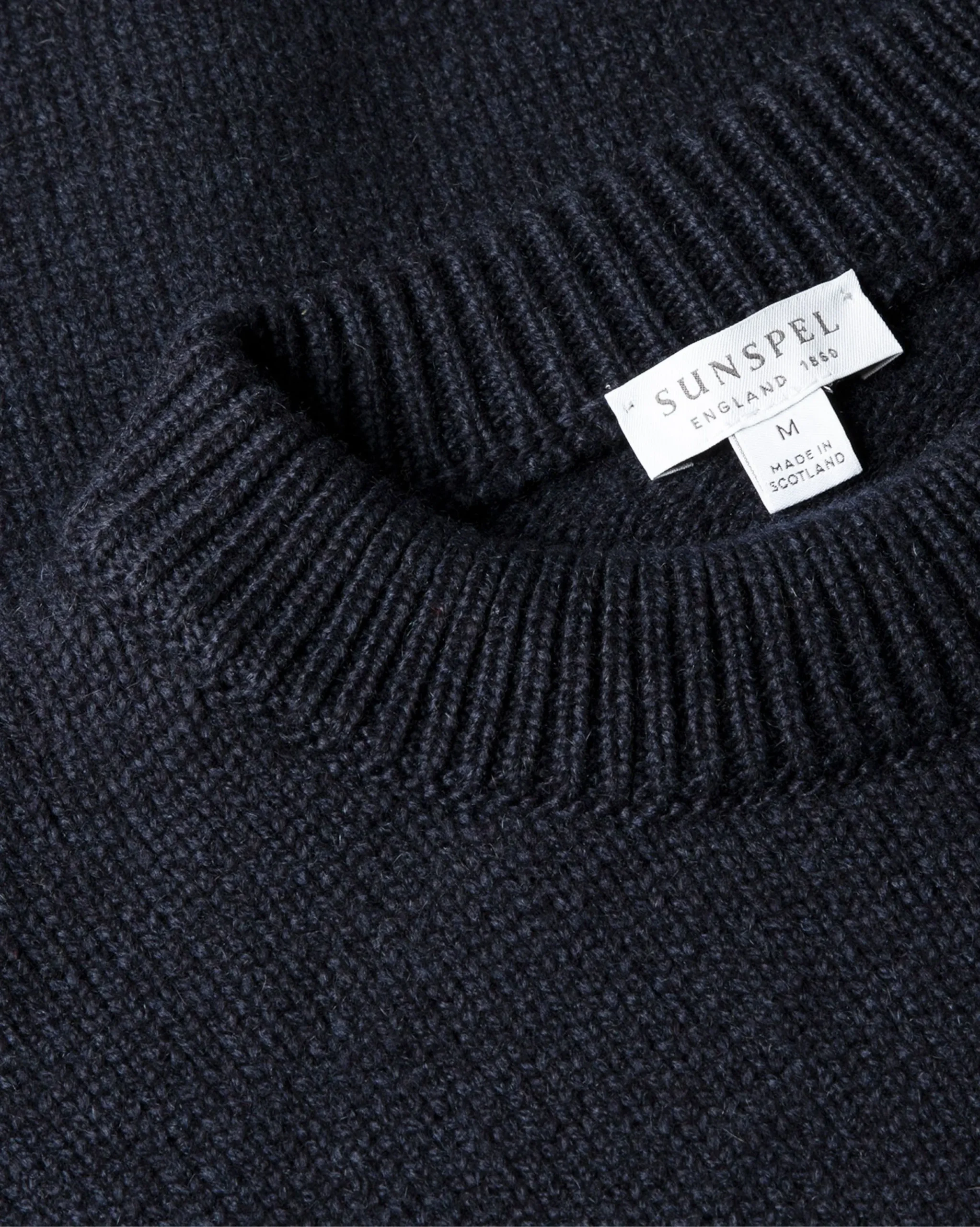Sunspel 推出首款 Baby Cashmere 圆领毛衣:一件值得穿很多年的羊绒衫-有一UIIYII